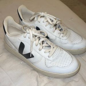 VEJA V10 Sneakers